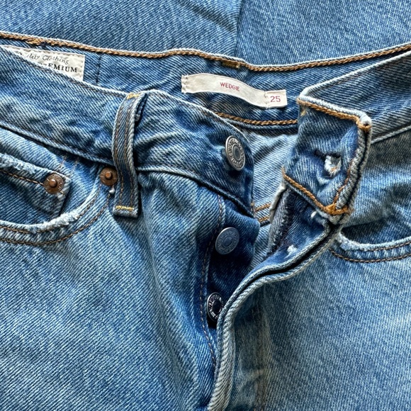 Levi’s 501 Wedgie Jeans. Size: 25. Excellent condition 💙 - Picture 9 of 13